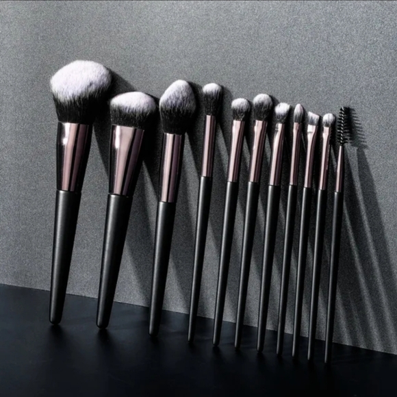 Janiah'z Beauty &Essentials  make brushes - Picture 4 of 6